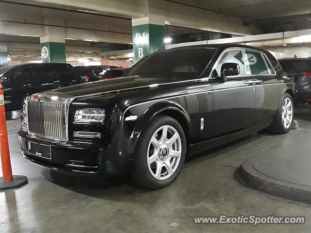 Rolls-Royce Phantom spotted in Jakarta, Indonesia