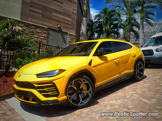 Lamborghini Urus spotted in Miami, Florida