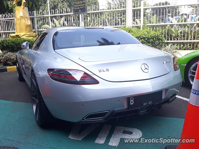 Mercedes SLS AMG spotted in Jakarta, Indonesia