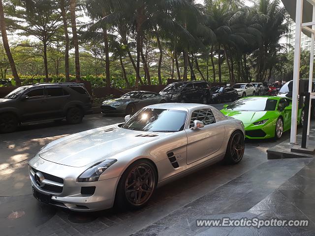 Mercedes SLS AMG spotted in Jakarta, Indonesia