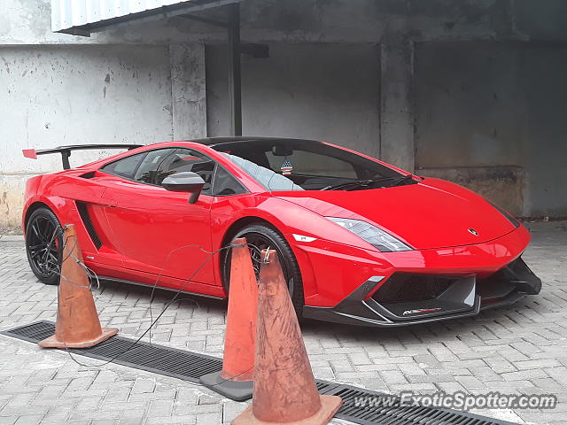 Lamborghini Gallardo spotted in Serpong, Indonesia
