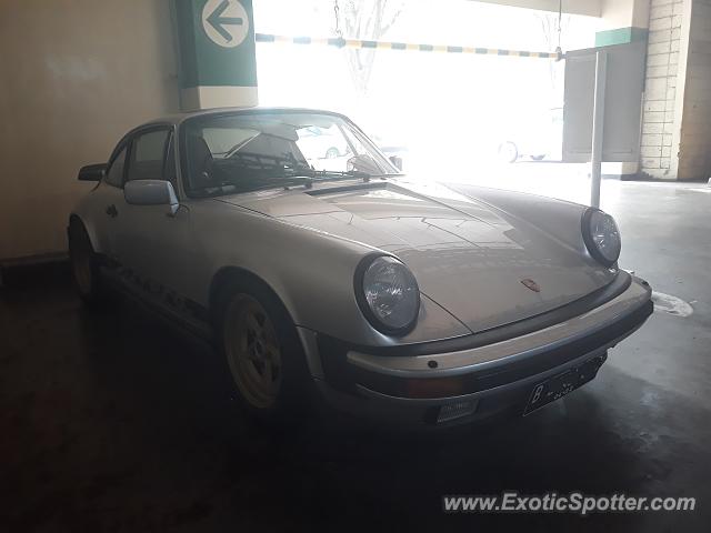 Porsche 911 spotted in Jakarta, Indonesia