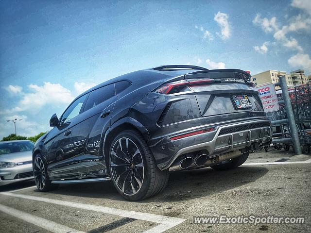 Lamborghini Urus spotted in Miami, Florida