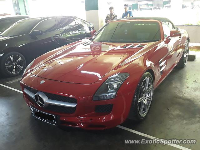 Mercedes SLS AMG spotted in Jakarta, Indonesia
