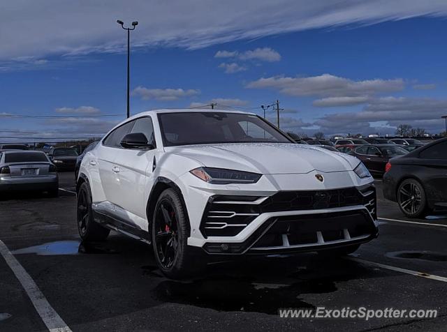 Lamborghini Urus spotted in Detroit, Michigan