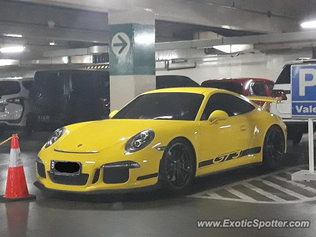Porsche 911 GT3 spotted in Jakarta, Indonesia