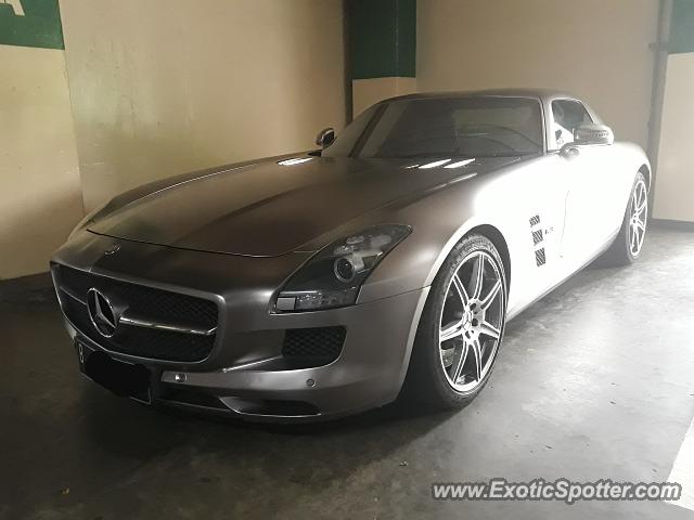 Mercedes SLS AMG spotted in Jakarta, Indonesia