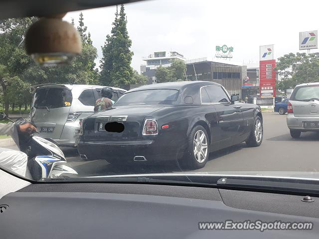 Rolls-Royce Phantom spotted in Serpong, Indonesia