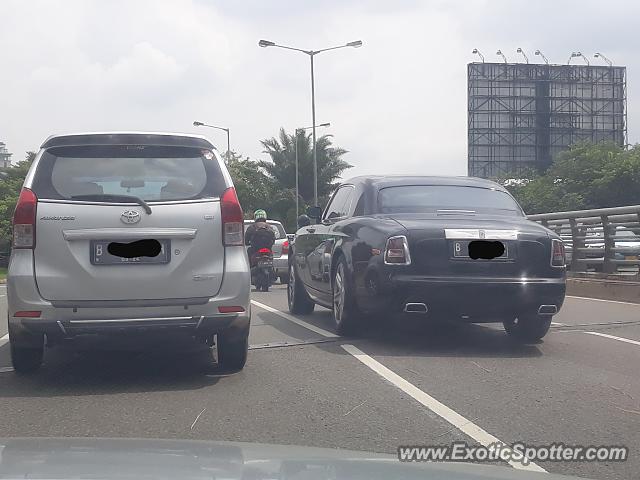 Rolls-Royce Phantom spotted in Serpong, Indonesia