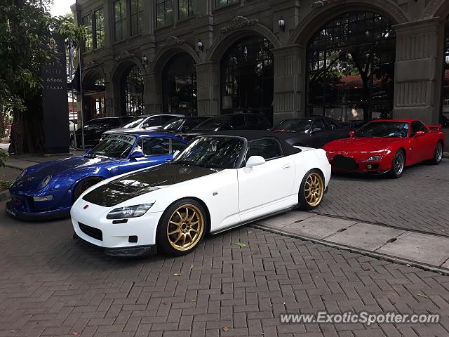 Porsche 911 spotted in Jakarta, Indonesia