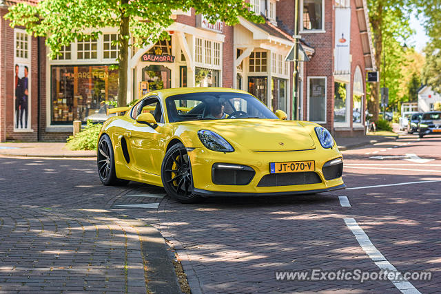 Porsche Cayman GT4 spotted in Laren, Netherlands