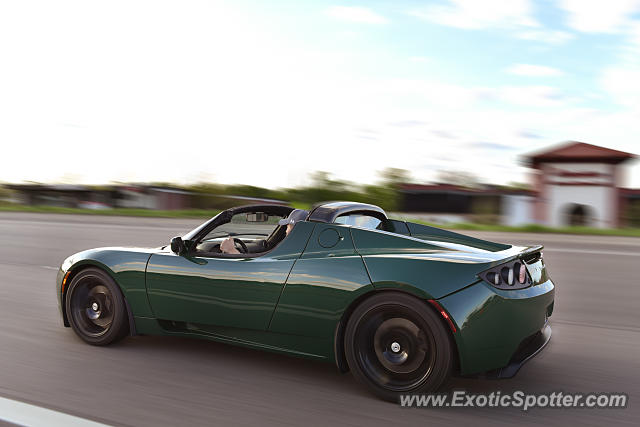 Tesla Roadster spotted in Wayzata, Minnesota