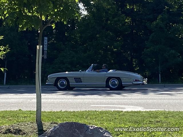 Mercedes 300SL spotted in Wayzata, Minnesota