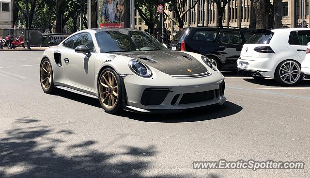 Porsche 911 GT3 spotted in Duesseldorf, Germany