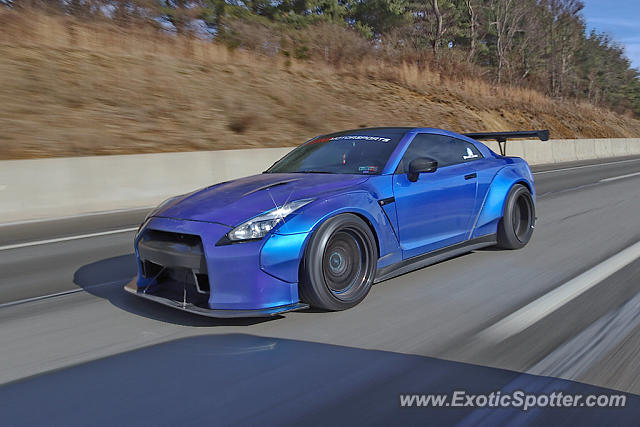 Nissan GT-R spotted in Highway, Ohio