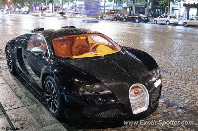 Bugatti Veyron spotted in Paris, France