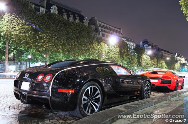 Bugatti Veyron spotted in Paris, France