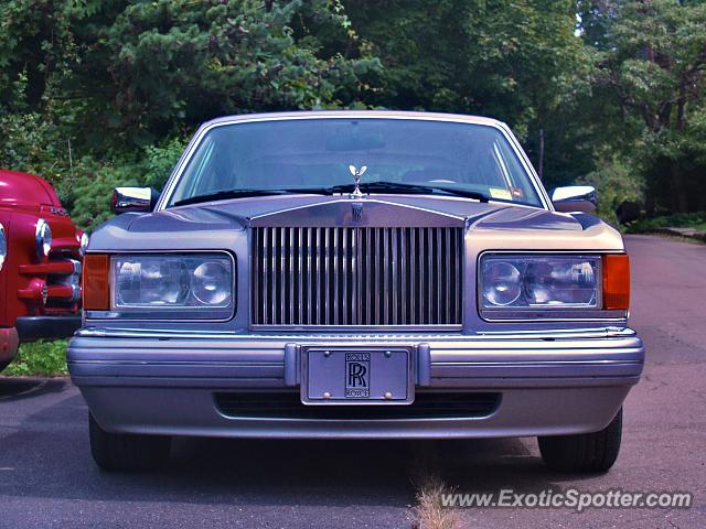 Rolls-Royce Silver Spur spotted in Branford, Connecticut