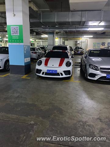 Porsche 911R spotted in Shanghai, China