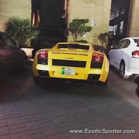 Lamborghini Gallardo spotted in Lahore, Pakistan