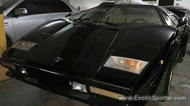 Lamborghini Countach spotted in Caracas, Venezuela