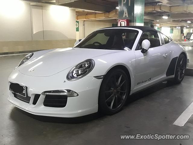 Porsche 911 spotted in Jakarta, Indonesia