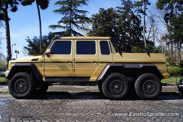 Mercedes 6x6 spotted in Paris, France