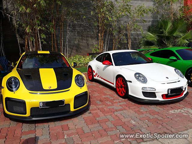 Porsche 911 GT2 spotted in Jakarta, Indonesia