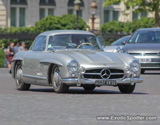Mercedes 300SL spotted in Paris, France