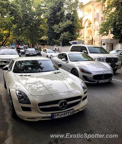 Mercedes SLS AMG spotted in Tehran, Iran