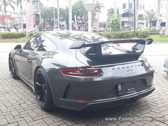Porsche 911 GT3 spotted in Jakarta, Indonesia