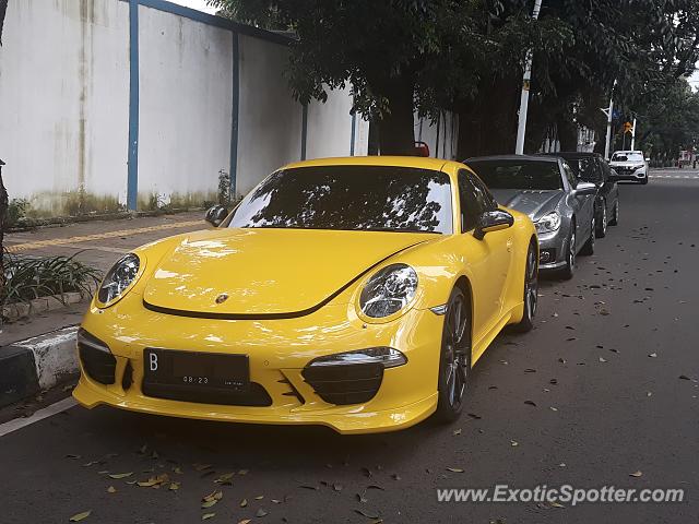 Porsche 911 spotted in Jakarta, Indonesia