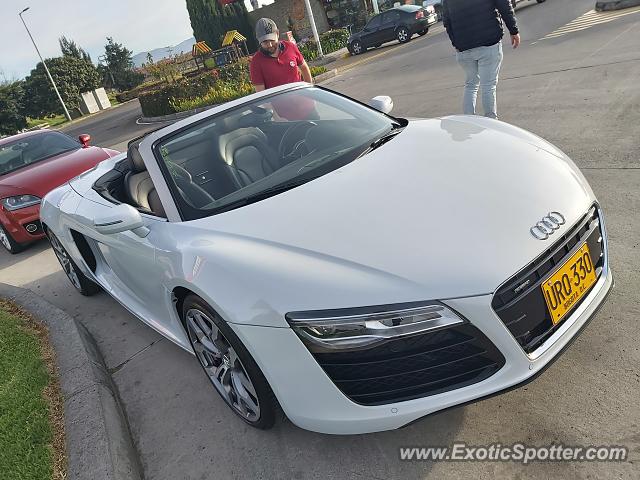 Audi R8 spotted in Bogota, Colombia