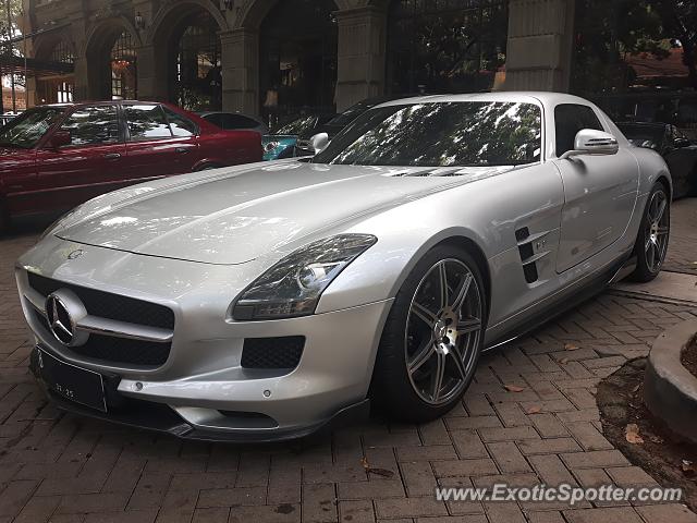 Mercedes SLS AMG spotted in Jakarta, Indonesia