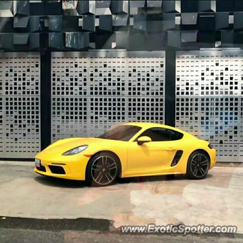 Porsche Cayman GT4 spotted in Barquisimeto, Venezuela