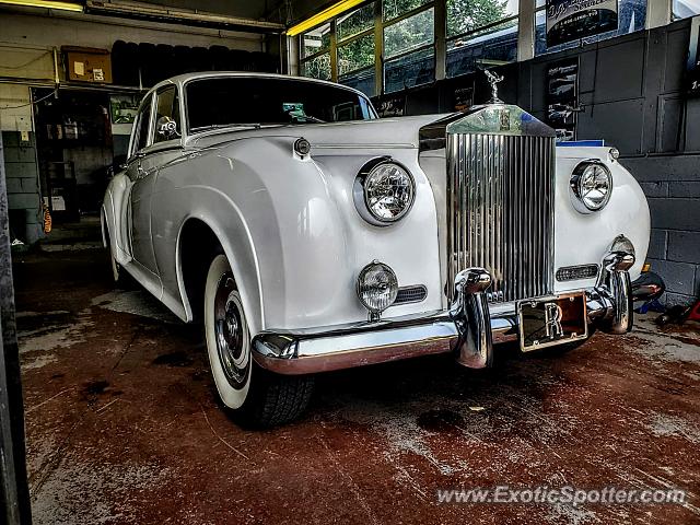 Rolls-Royce Silver Cloud spotted in Cranford, New Jersey