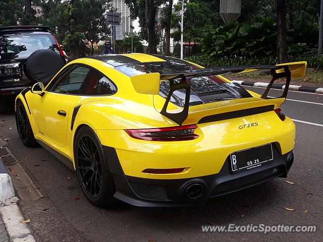 Porsche 911 GT2 spotted in Jakarta, Indonesia