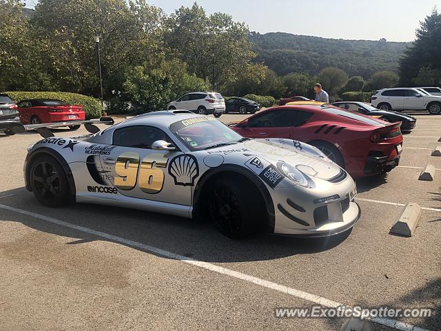 Porsche Carrera GT spotted in Carmel, California