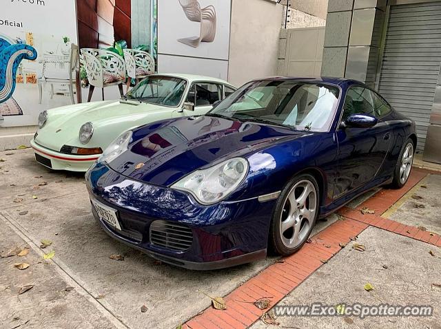 Porsche 911 spotted in Caracas, Venezuela