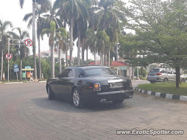 Rolls-Royce Phantom spotted in Jakarta, Indonesia