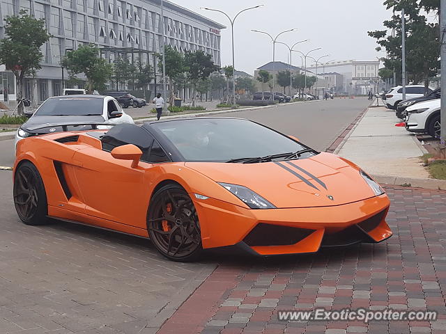 Lamborghini Gallardo spotted in Jakarta, Indonesia