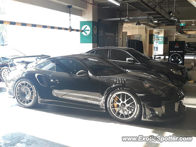 Porsche 911 GT2 spotted in Jakarta, Indonesia