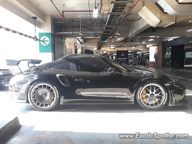 Porsche 911 GT2 spotted in Jakarta, Indonesia