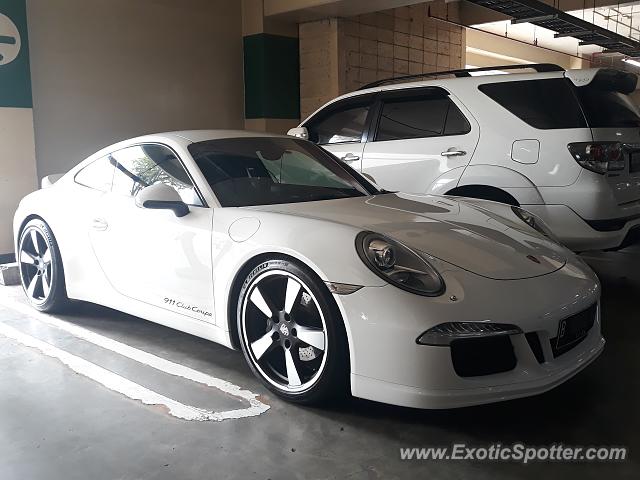 Porsche 911 spotted in Jakarta, Indonesia