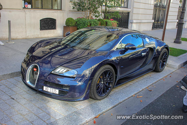Bugatti Veyron spotted in Paris, France