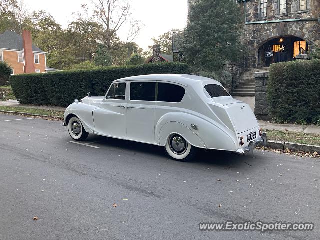 Rolls-Royce Silver Shadow spotted in Asheville, North Carolina