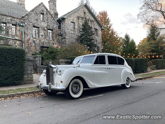 Rolls-Royce Silver Shadow spotted in Asheville, North Carolina