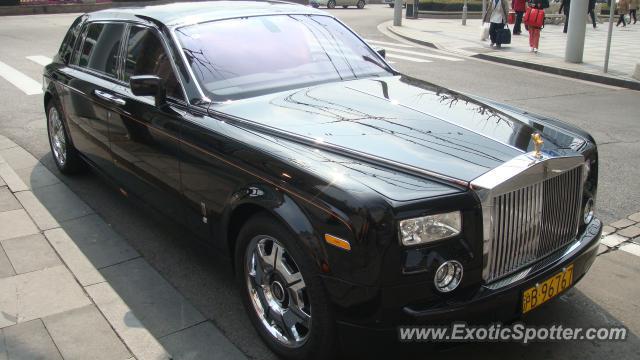 Rolls Royce Phantom spotted in SHANGHAI, China