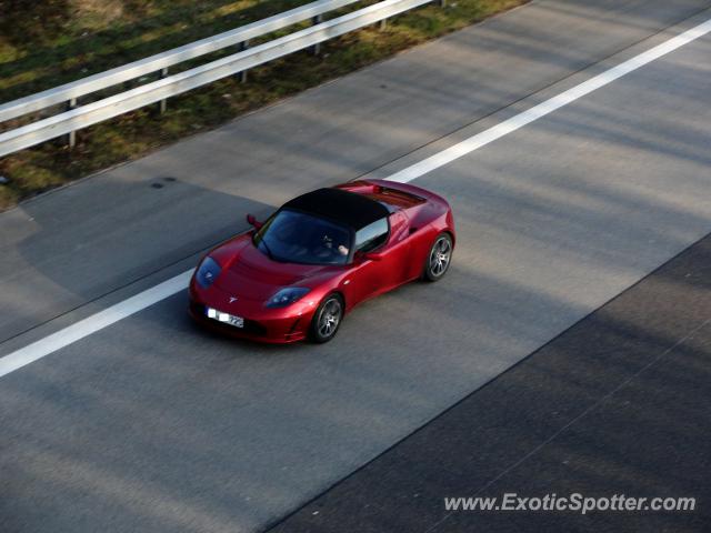 Tesla Roadster spotted in Motoway, Germany