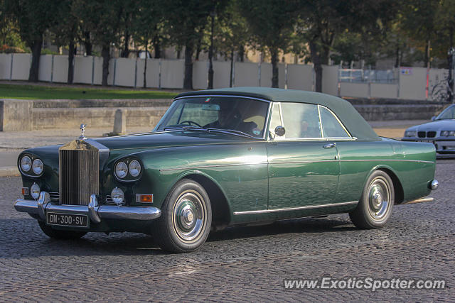 Rolls-Royce Silver Cloud spotted in Paris, France